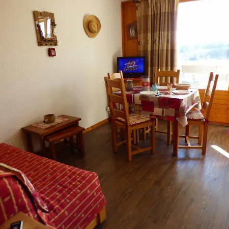 Pour 4 Personnes Avec Balcon Expose Sud, Au Coeur Des Saisies - Fr-1-594-108 *