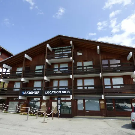 Pour 4 Personnes Avec Balcon Expose Sud, Au Coeur Des Saisies - Fr-1-594-108 Apartment