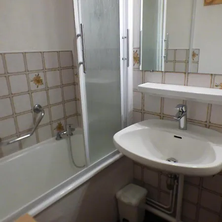 Apartment Pour 4 Personnes Avec Balcon Expose Sud, Au Coeur Des Saisies - Fr-1-594-108 *