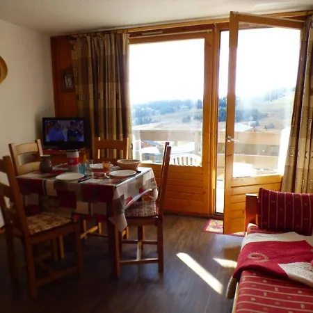 Apartment Pour 4 Personnes Avec Balcon Expose Sud, Au Coeur Des Saisies - Fr-1-594-108 *